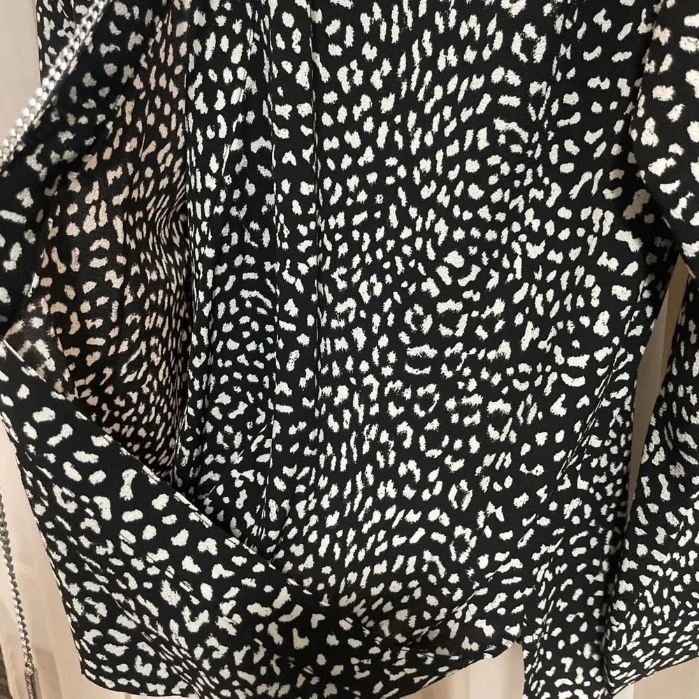Michael Kors Blouse M Black White‎ Blouse Silver Chain Tie Top GORGEOUS